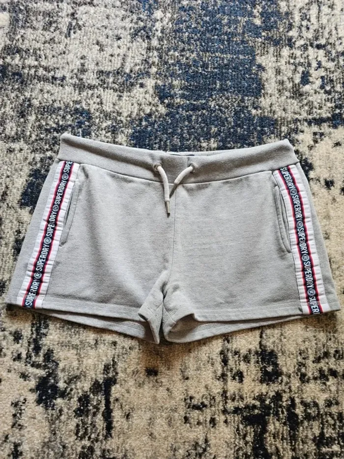 Short Superdry Gris Chiné Taille 40 - Sportswear Chic - Parfait Été