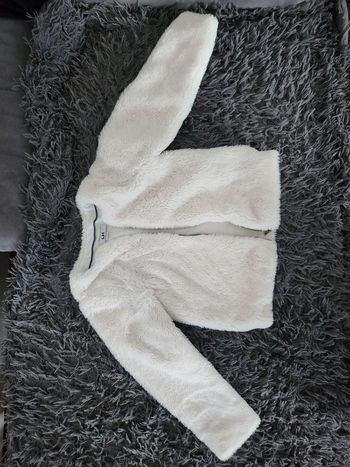 Veste moumoute fille taille 6 ans 