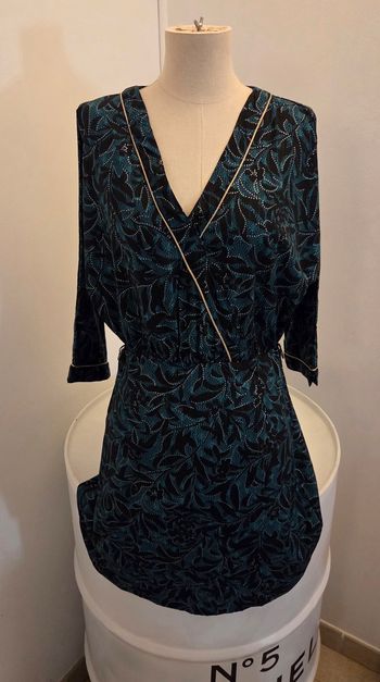 Robe Cache Cache fluide bleu canard & doré – style portefeuille – taille élastique – excellent état