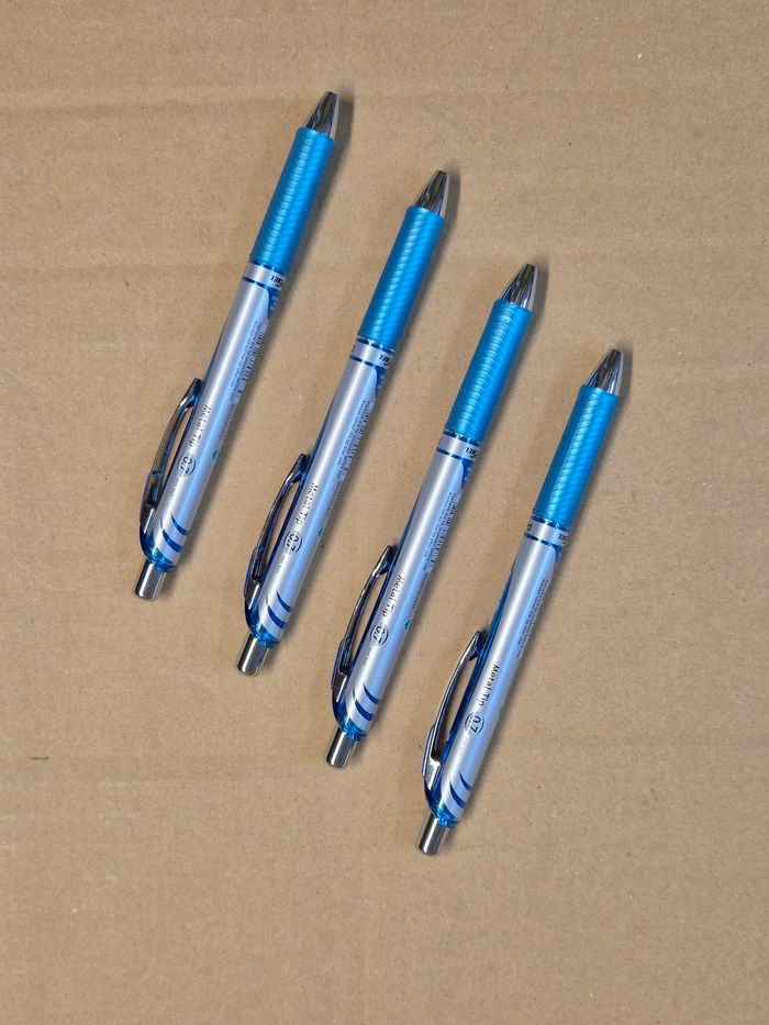 Lot 4 stylos Pentel Energel bleu ciel