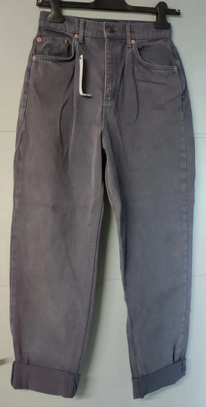 Jean mom gris/reflets lilas Asos - photo numéro 4