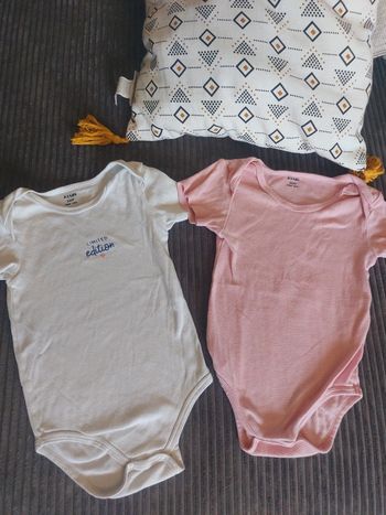 2 bodies manches courtes 3 ans