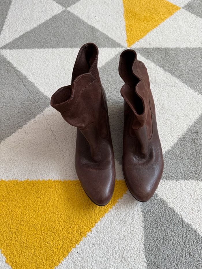 Bottines à talons en cuir Bata Taille 38 - photo numéro 2