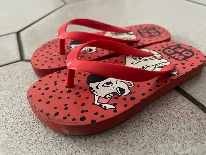 Paire de tongs 101 dalmatiens en pointure 25 - 27 - photo numéro 2