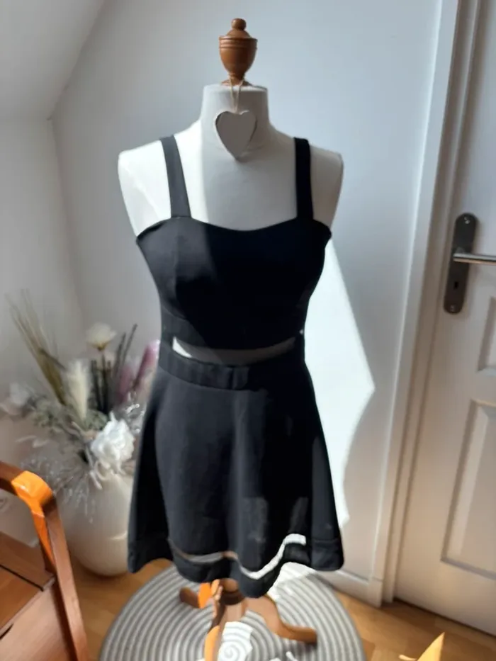 🖤 Robe patineuse noire fines bretelles - Piper & June - T38 - photo numéro 2