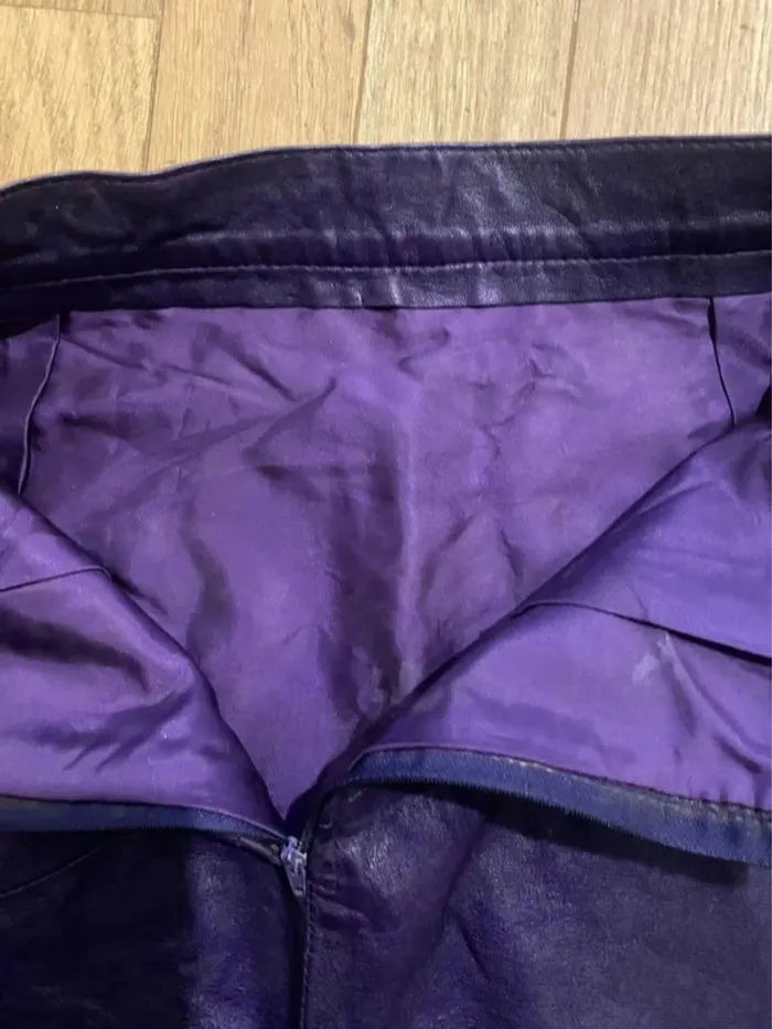 Mini jupe en cuir violette - photo numéro 5