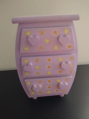 Boite à bijoux en forme de commode