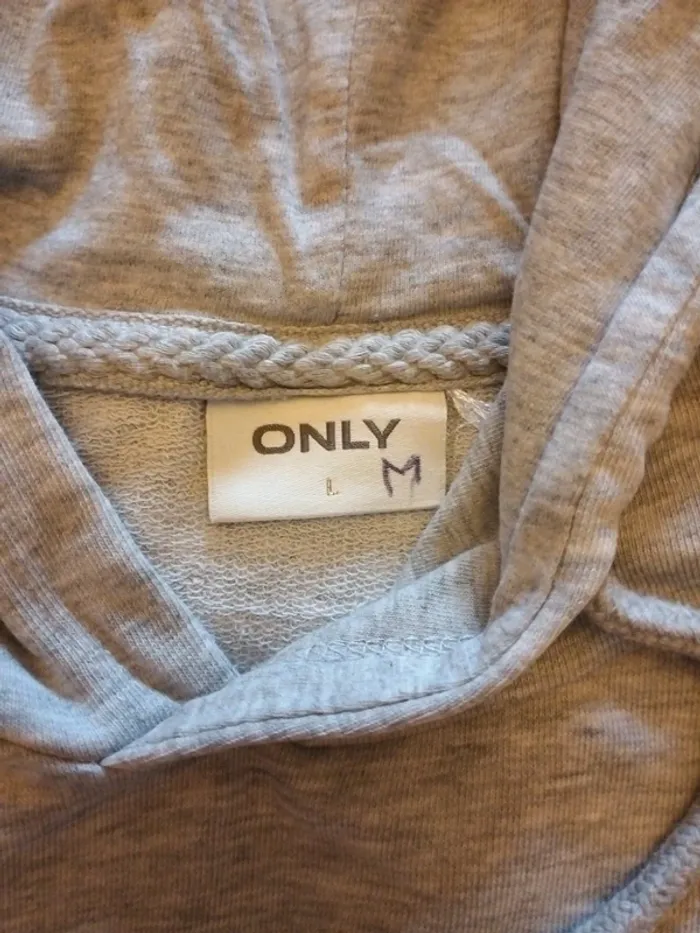Sweat femme capuche et poche ventrale - photo numéro 3