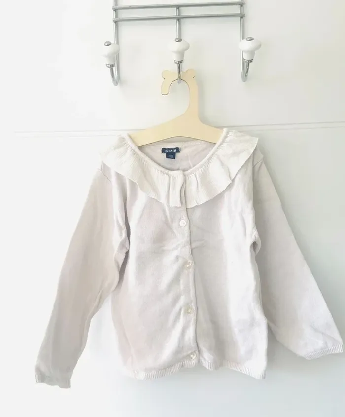 Gilet blanc avec un joli col  24 mois