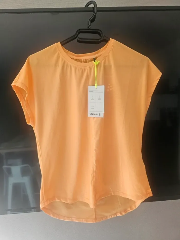 Tee-shirt sport femme taille S neuf