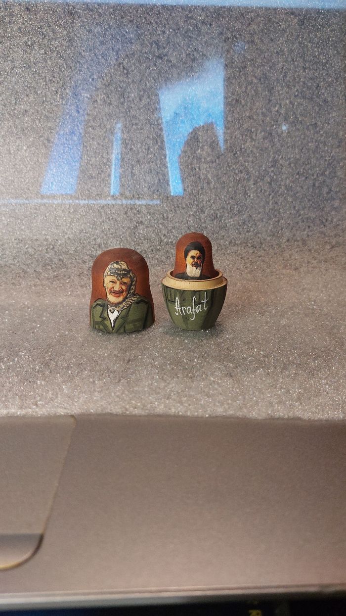 Poupée russe matriochka représentant des dictateurs - photo numéro 6