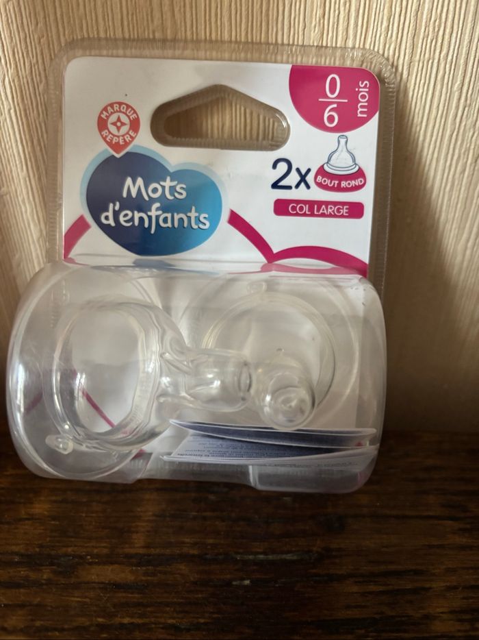 Lit pour bébé : biberon, tétines, boîte doseuse lait - photo numéro 4