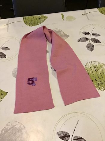 Écharpe fille taille 110x15 cm rose a motif