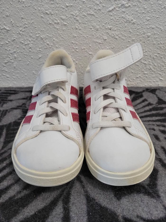 Basket Adidas fille pointure 29 - photo numéro 2