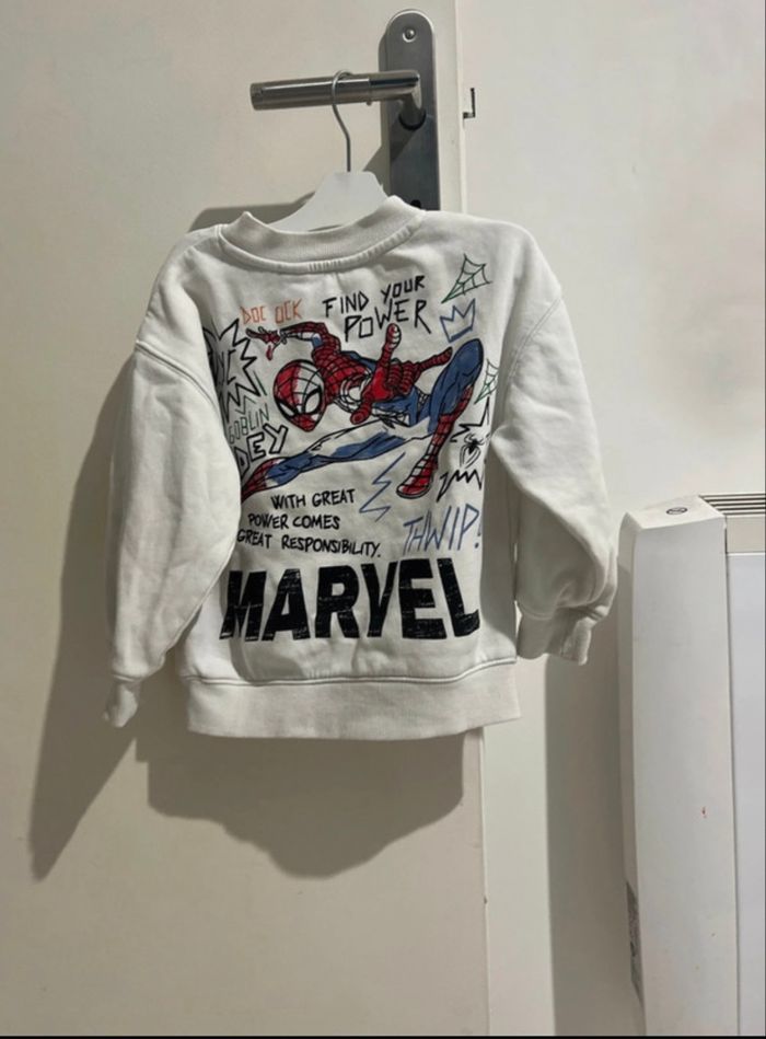 Sweat Spiderman /marvel H&M taille 3/4ans - photo numéro 2