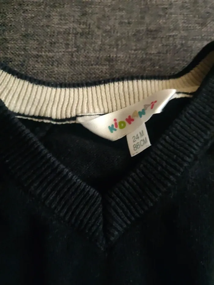 Pull noir col V - photo numéro 2