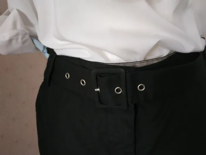 Pantalon bas de jambes légèrement évasés - photo numéro 2