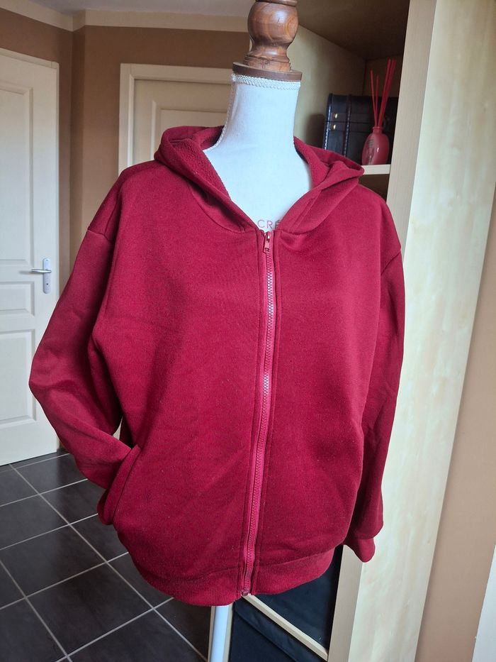 Veste sweat capuche rouge bordeaux