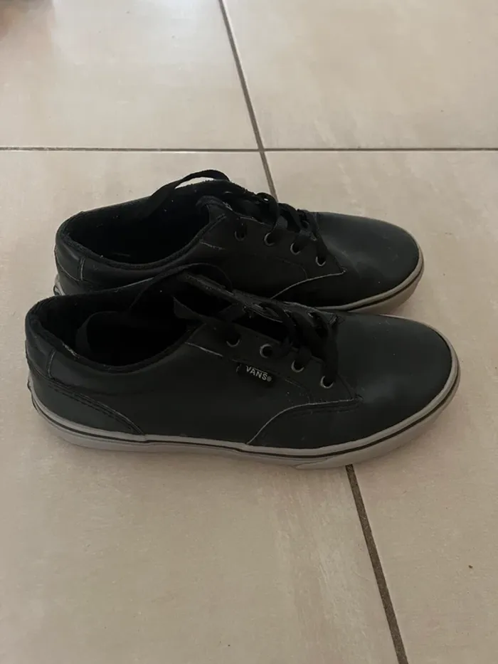 Baskets chaussures vans en cuir noir pointure 35