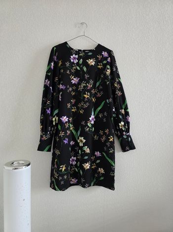 Jolie robe droite noire fleurie h&m taille 36