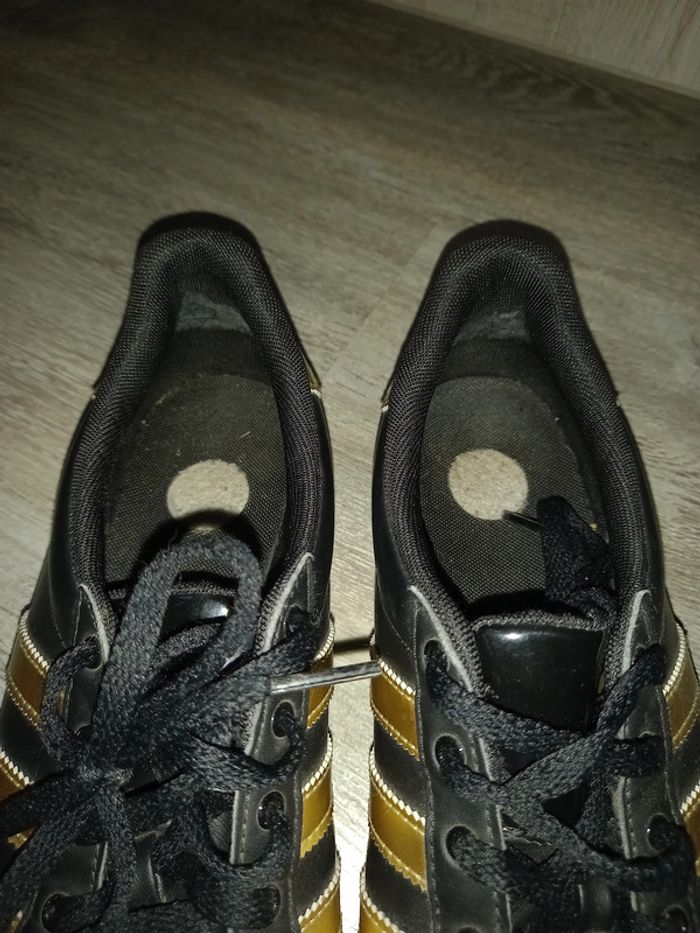 basket basse noire bande doré adidas pointure 39 - photo numéro 4