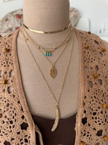 Collier plusieurs rangs en laiton or avec chaînette réglable