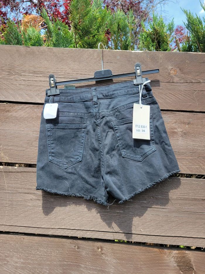 Short noir 36 S - photo numéro 3