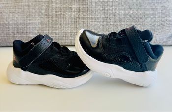 Baskets Nike Jordan 11 bébé - taille 19,5