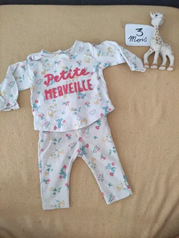 Ensemble pantalon et haut fleuri