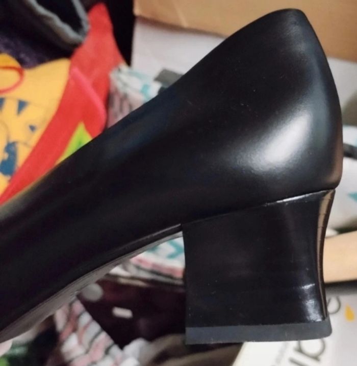 Chaussures à petits talons tout en cuir - photo numéro 3
