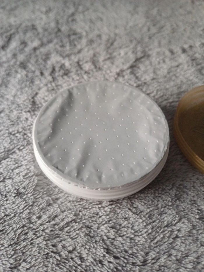 Crème de corps nutrition essence3 hydratante pour peau sèche de la marque Dove.
Neuf jamais ouvert. - photo numéro 4