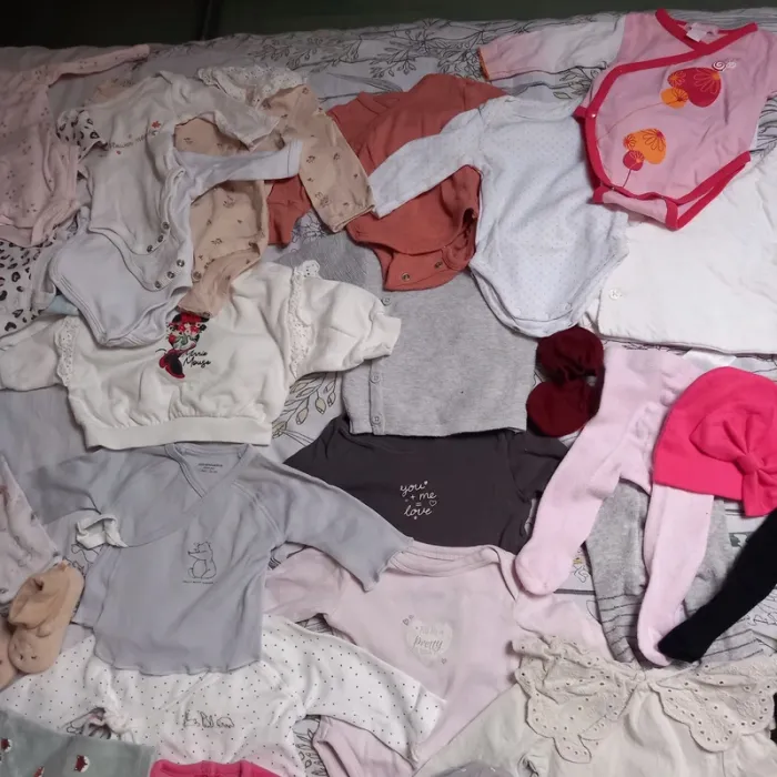 Lot de 46 vêtements taille 1 mois - photo numéro 6