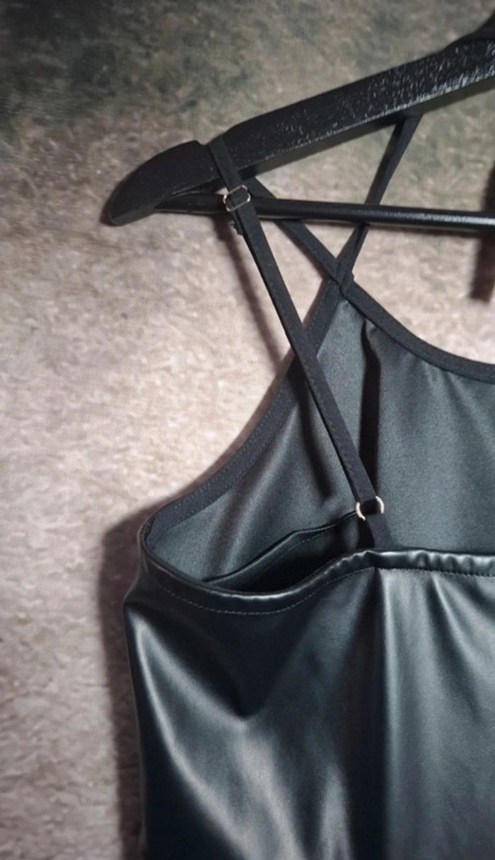 Robe noire séduisante - photo numéro 13