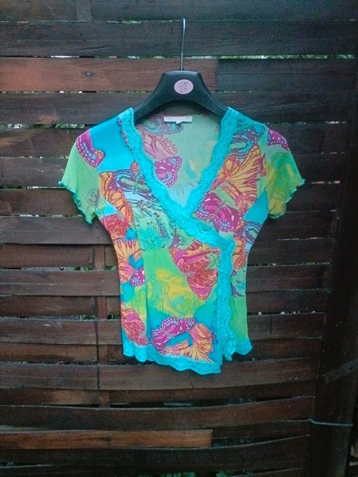 Joli teeshirt très coloré ! - photo numéro 3