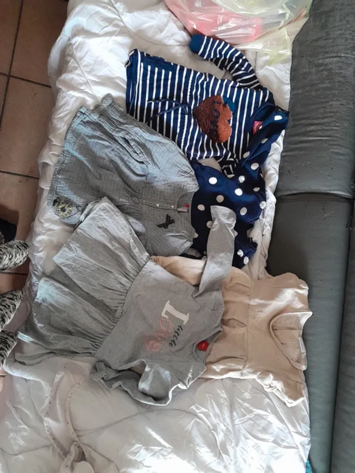 Lot 5 robes 2 ans