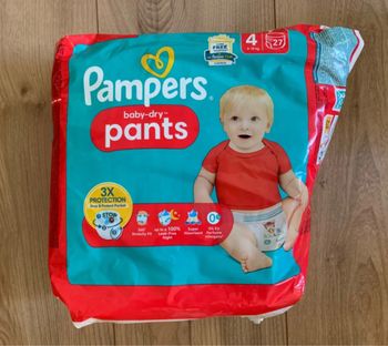Couches Pampers pants baby dry taille 4 neuf