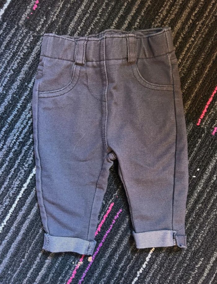 Petit jegging gris Kiabi taille 3 mois