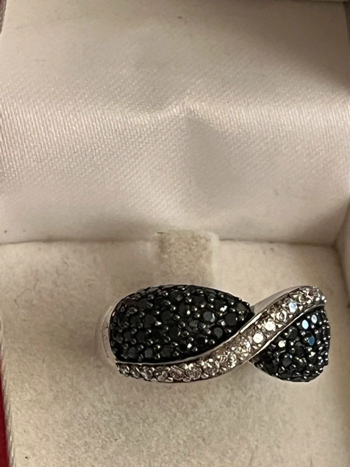 Belle bague en argent massif avec pierres blanches et noires T. 58 femme TBE - photo numéro 2