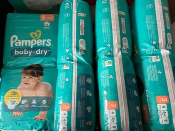4 paquets de couches pampers baby dry t3
