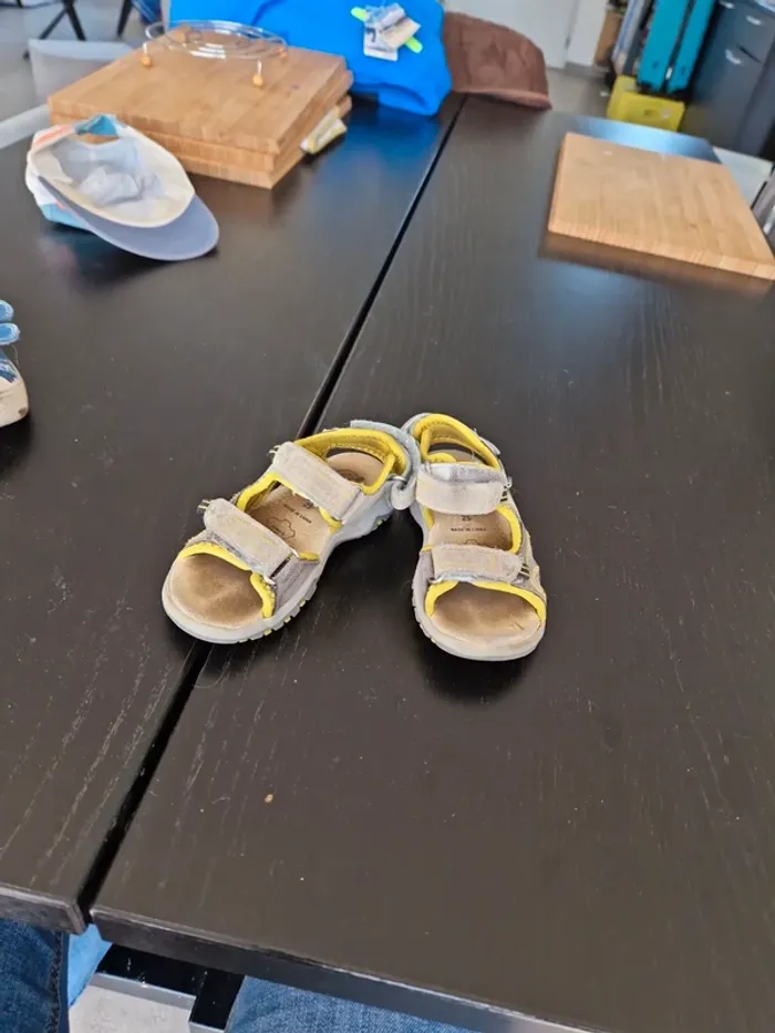 Sandales taille 25