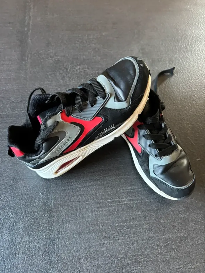 Basket garçon Skechers à mémoire de forme taille 36 en bon état