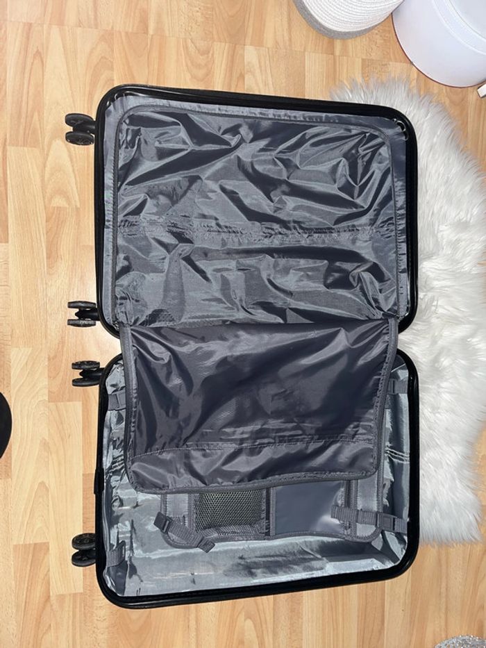 Valise rouge - photo numéro 2
