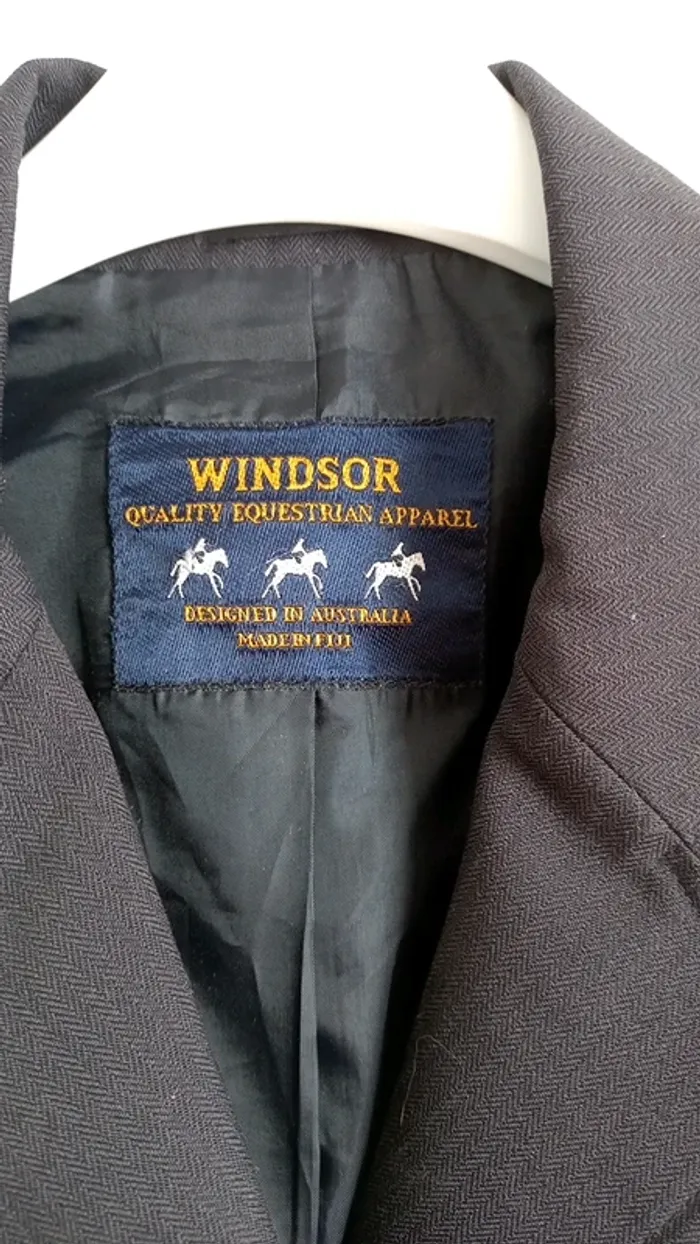 Très jolie Veste d'équitation noire - photo numéro 3