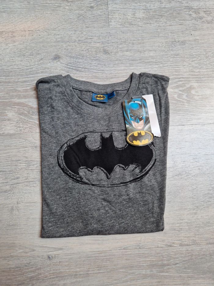 Tee-shirt Batman neuf avec étiquette 10 ans