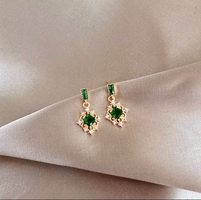 Boucles d’oreilles dorées vert émeraude – Élégance vintage & chic royal - photo numéro 2