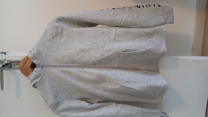 Veste à capuche 12 ans - photo numéro 1