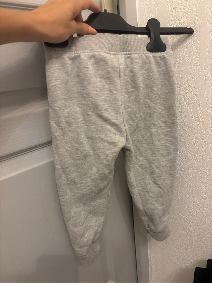 2 joggings primark 18/24 mois - photo numéro 6