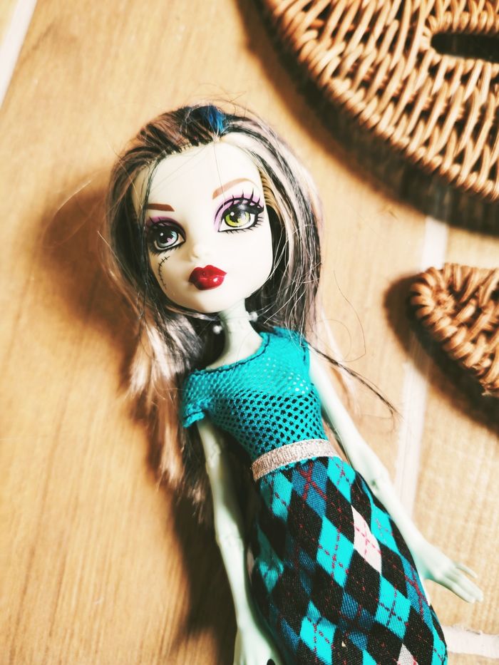 🦇 Poupée Monster high Frankie Stein tenue de base Mattel - photo numéro 2