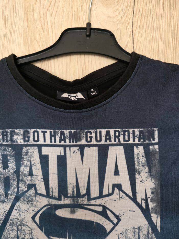 TEE-SHIRT BATMAM SUPERMAN TAILLE 4ANS  MARQUE SUPERMAN - photo numéro 4