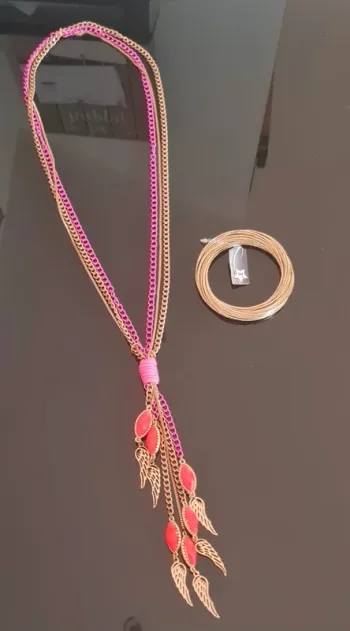 Collier + Bracelets neufs